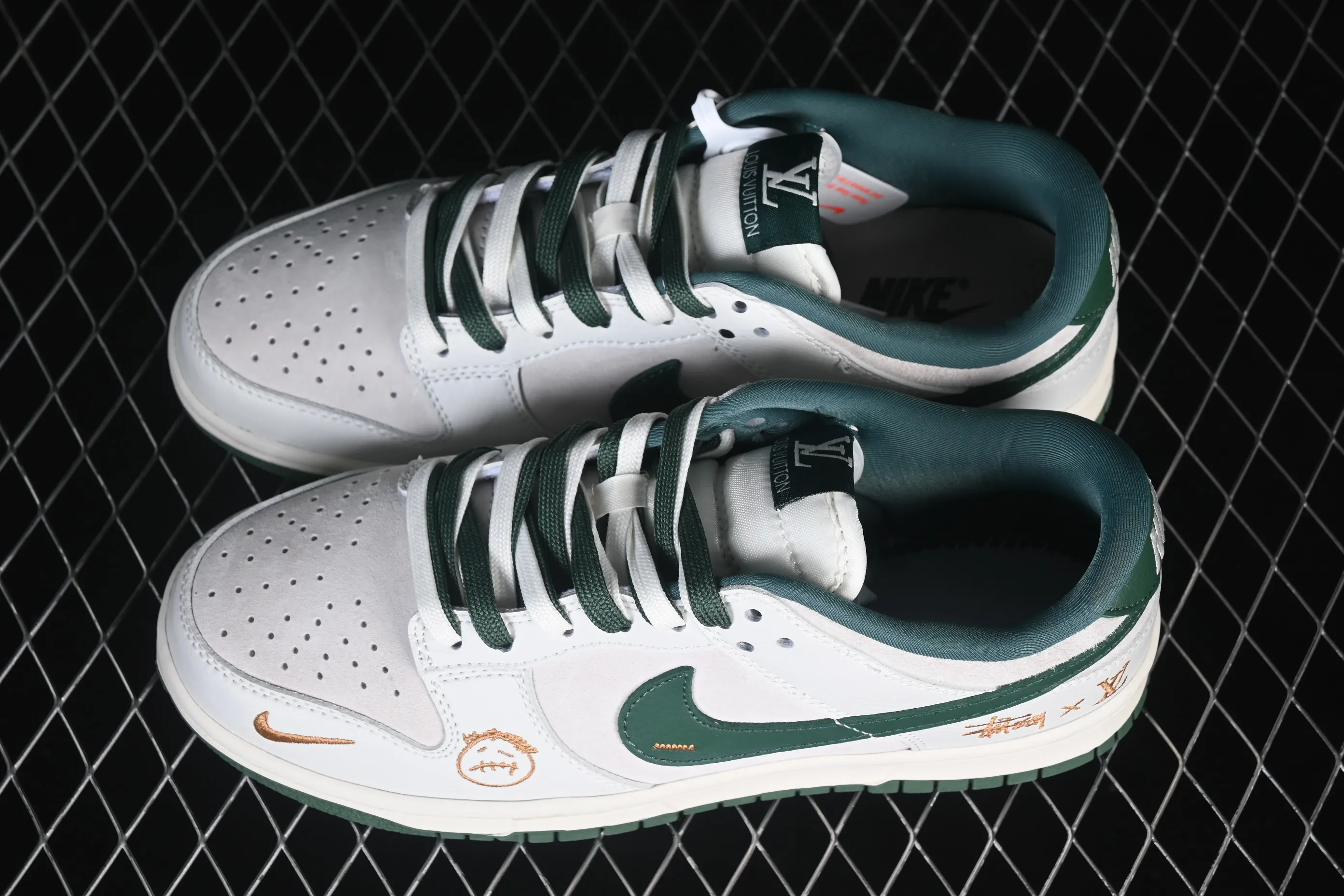 All categories Nk SB Dunk Series Nk SB Dunk Low High-end customized low-top sneakers Nike SB Dunk Three-party joint beige gray green High-end customized low-top casual sneakers SG6688-004